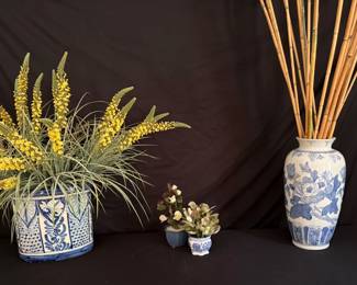 523 Floral Arrangements W Decorative Vases 