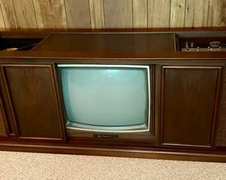 701 Vtg. TV Audio Center 