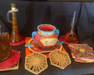 323 Appealing Artisanal Decor