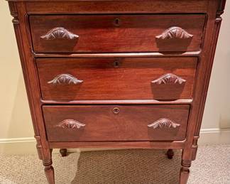 530 Atq Mahogany Bachelors Chest
