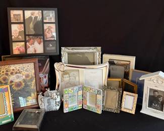 622 Tons Of Picture Frames 