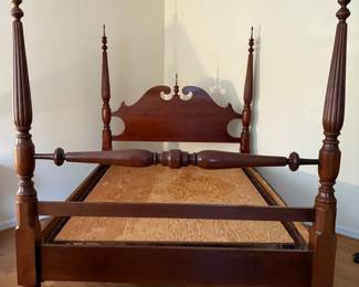 607 Beautiful Full Size Bed Frame 