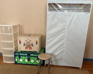 646 Storage Containers 