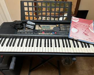 Yamaha PSR-225 keyboard and stand