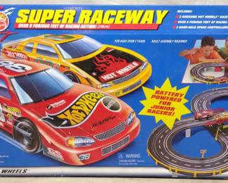 Sealed 1999 Hot Wheels Super Raceway 65796 Set