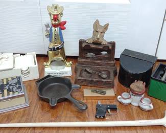 11 Vintage Figural Ashtrays & Pipe Stand Griswold