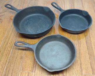 3 Cast Iron Skillets / Pans