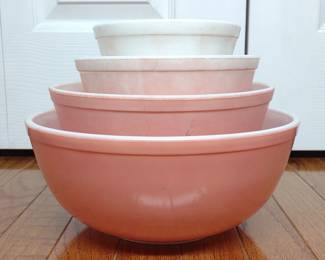 Pyrex Flamingo Pink Cinderella Mixing Bowl Set