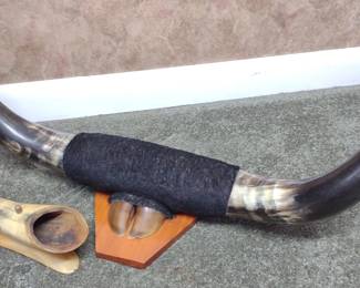 23" Steer Horn Wall Mount & Horn Ashtray