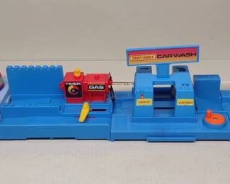 1980s Matchbox Motorcity Car Wash, Gas & Crane Set