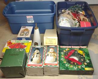 Christmas Garden Train Wreath & Decorations