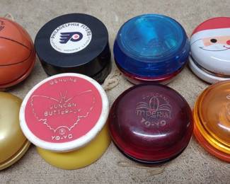 8 Vintage Yo-Yo Toys (4 Duncan)