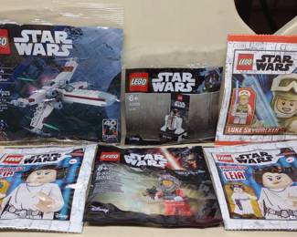 Sealed LEGO Star Wars Minifigures (Luke, R3, Leia)