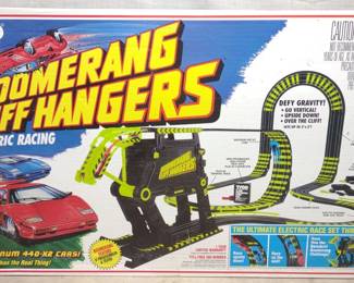 Tyco Boomerang Cliff Hangers Slot Car Set Complete