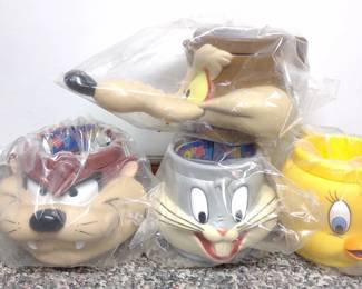 (4) 1994 Looney Tunes Character Cups