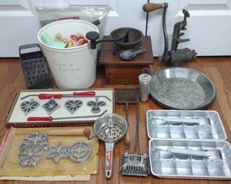 Vintage Cookie Cutters, Kitchen Ware & Accessories
