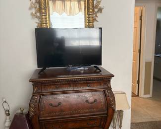 TV on Drop Down Desk