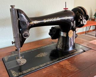 1930 Vintage Singer sewing machine, serial number AD283301, made in 1930 in the Elizabethport, New Jersey (USA) factory