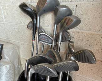 Vintage Set of MacGregor Heritage Tour Cavity Balance golf clubs + golf bag