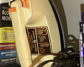 Vintage General Electric Light n Easy steam Iron