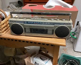 Vintae GE AMFM Stereo Cassette Boombox