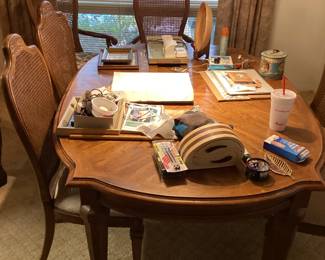 Dining Room Table and 6 Chairs