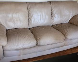 Because only Natuzzi will do!
Leather sofa with matching love seat