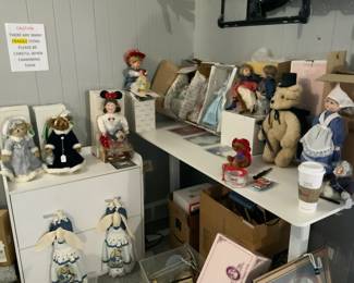 Small amount of Collectible dolls.  Mostly Ashton-Drake, Lee Middleton and Cherished Bears.  A must see to believe. Owner didn’t unwrap most collectibles. Additional collectibles will be mentioned before the beginning of the sale. 
