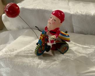 Vintage Santa Claus tin wind up toy.  
$40.00 (valued $60+)