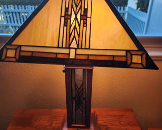 Tiffany Style Mission Table Lamp. 