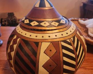 Mata Ortiz Olla with Lid Chihuahua, Mexico. 