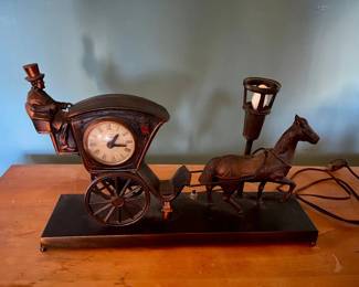 035: Vintage United Horse and Carriage Clock and Lamp