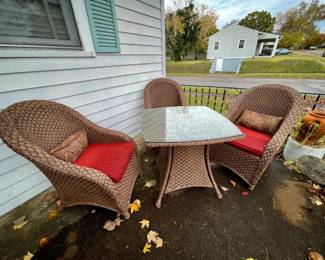 046: Outdoor Rattan Table & 3 Chairs