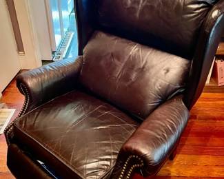019: Brown Leather Wingback Recliner