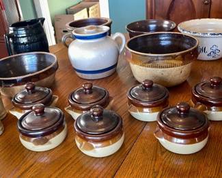 027: Small Crockery Assortment