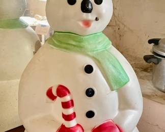 064: Vintage Frosty the Snowman Blo-mold