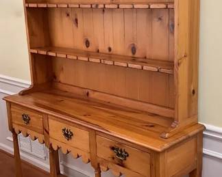 Thomasville Wooden Bakers Rack
