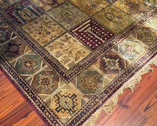 8’ x 10’ Hand woven rug 