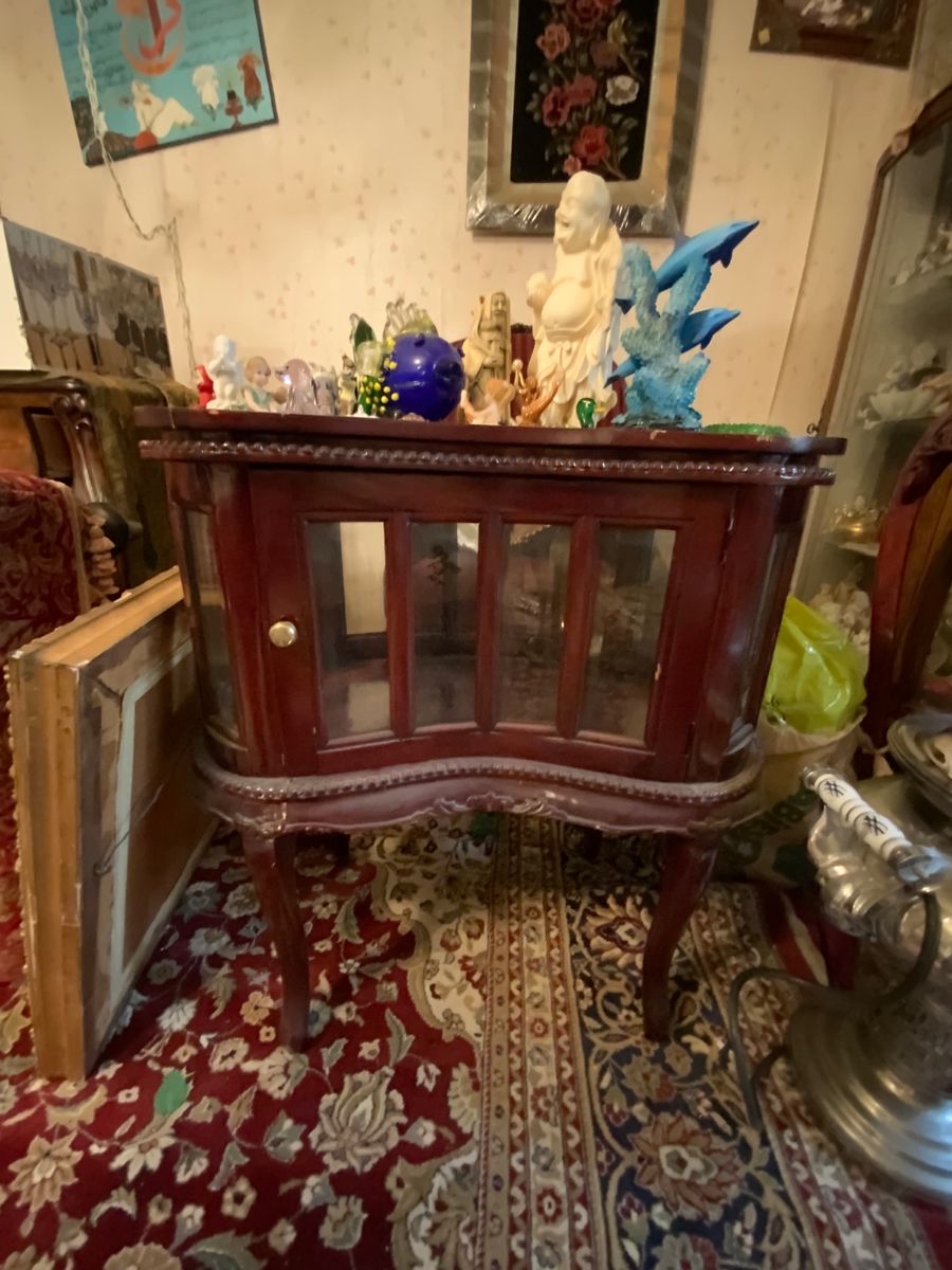 Solid wood, curved display cabinet