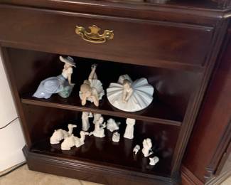 Collection of porcelain collectibles. Daily by Lladro