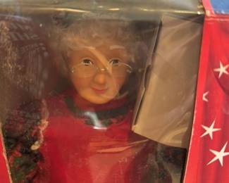 Dancing Santa and Mrs. Claus Couple