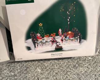 Department 56 "Festive Front Yard" Village Accessory