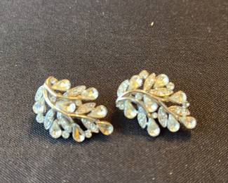 Vintage Leaf Brooch Set