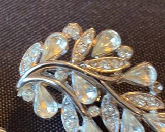Vintage Leaf Brooch Set