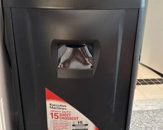 Executive Machines EPS1501X 15-Sheet Crosscut Shredder