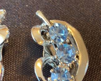 Vintage Leaf Brooch Set with Blue Stones
