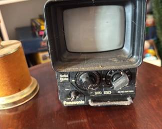 Panasonic TR - 1000 Solid State Portable Television