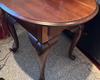 Antique Mahogany Tilt-Top Pedestal Table