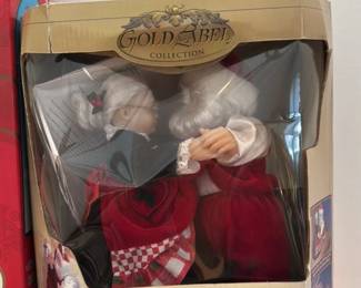 Gold Label Collection Really Dancing Santa and Mrs. Claus