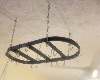 hanging pot rack, also known as an oval ceiling pot rack or pan rack.